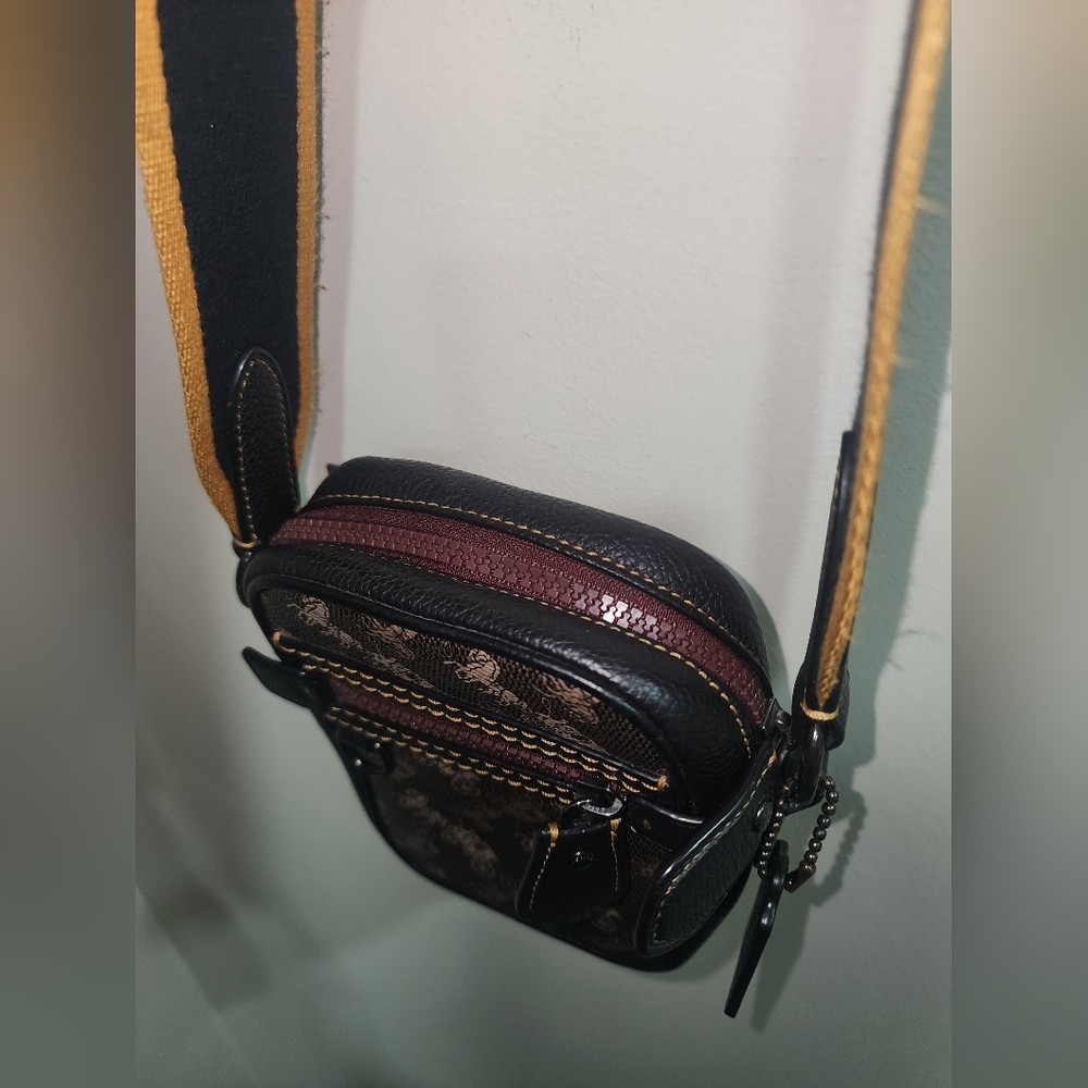 Coach Dyan 10 Horse And Carriage Crossbody Mens Bag Signature NWOT - Picture 9 of 15
